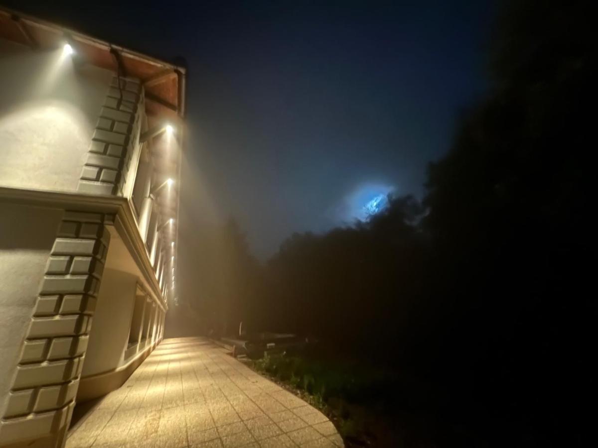 Hotel Galeria Pezinska Baba Pezinok Bagian luar foto