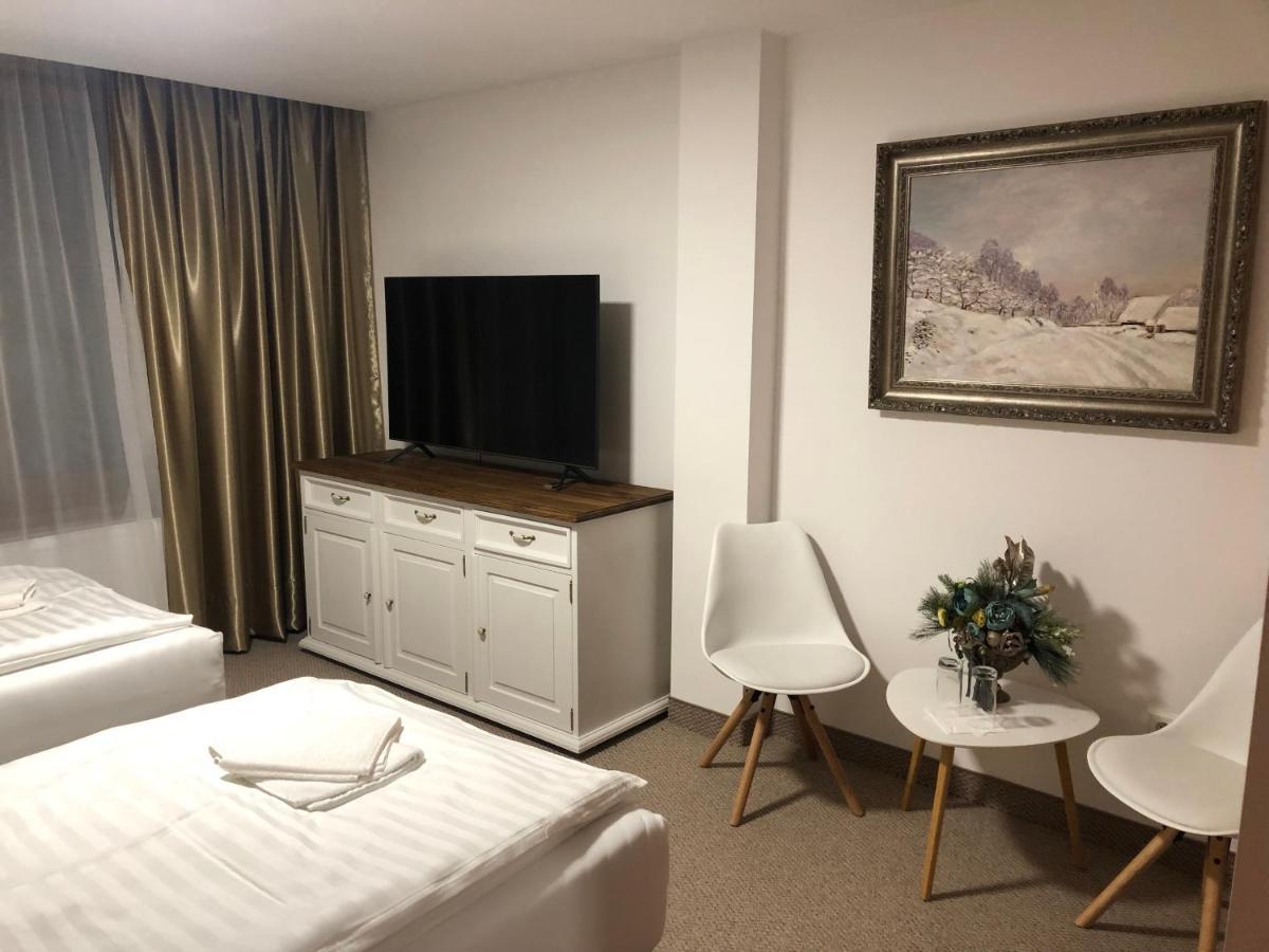Hotel Galeria Pezinska Baba Pezinok Bagian luar foto