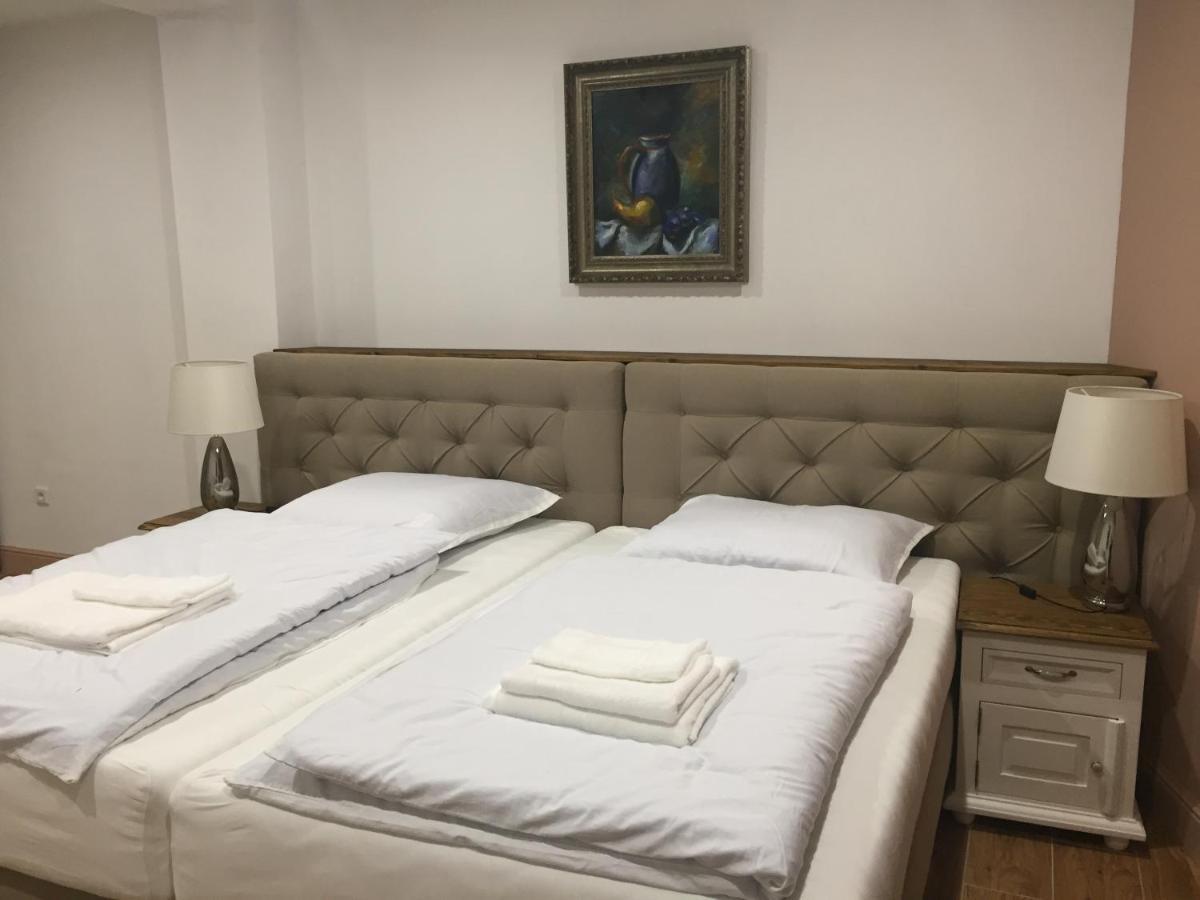 Hotel Galeria Pezinska Baba Pezinok Bagian luar foto