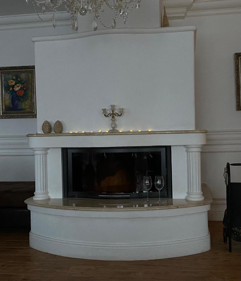 Hotel Galeria Pezinska Baba Pezinok Bagian luar foto