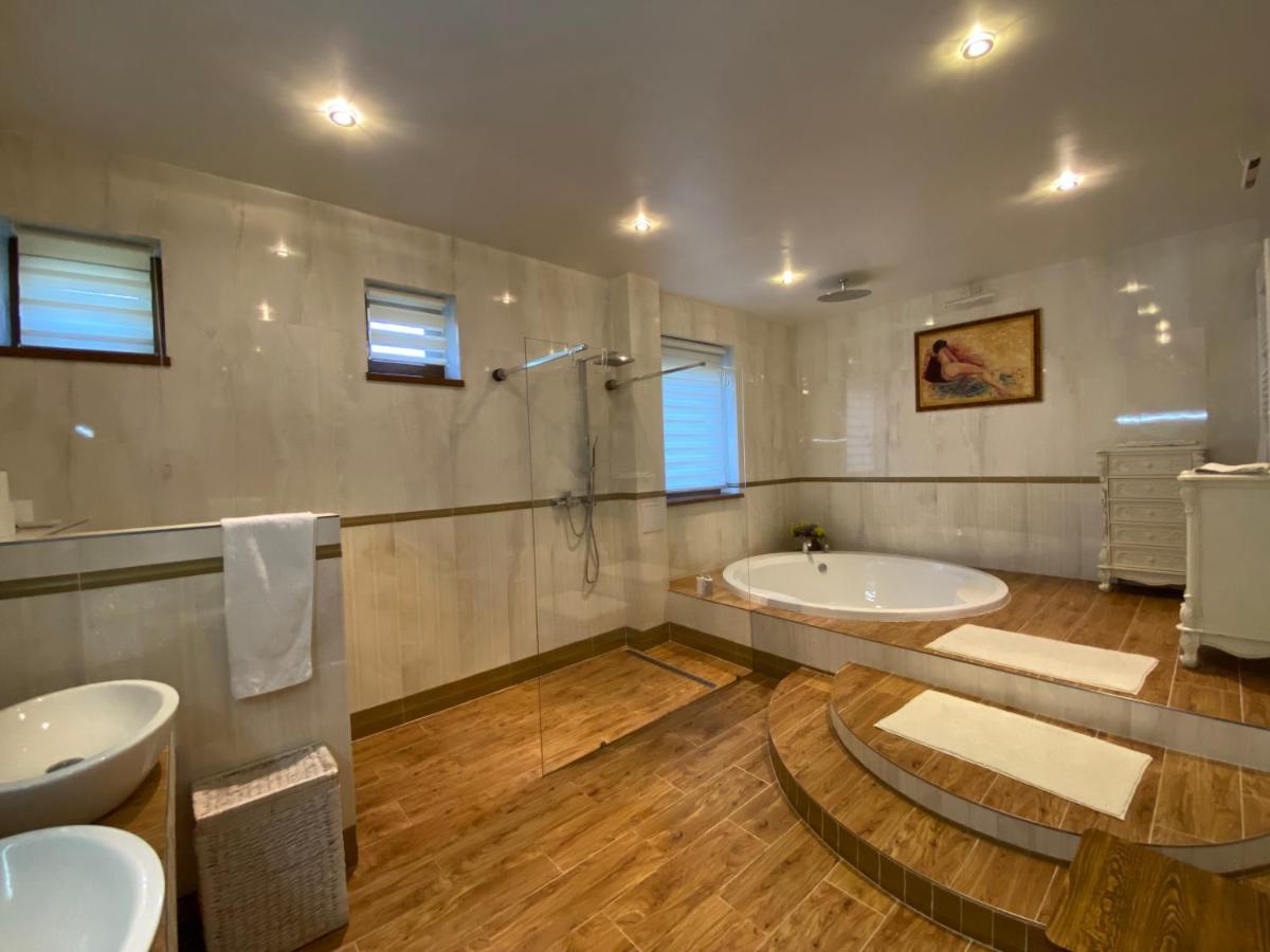 Hotel Galeria Pezinska Baba Pezinok Bagian luar foto