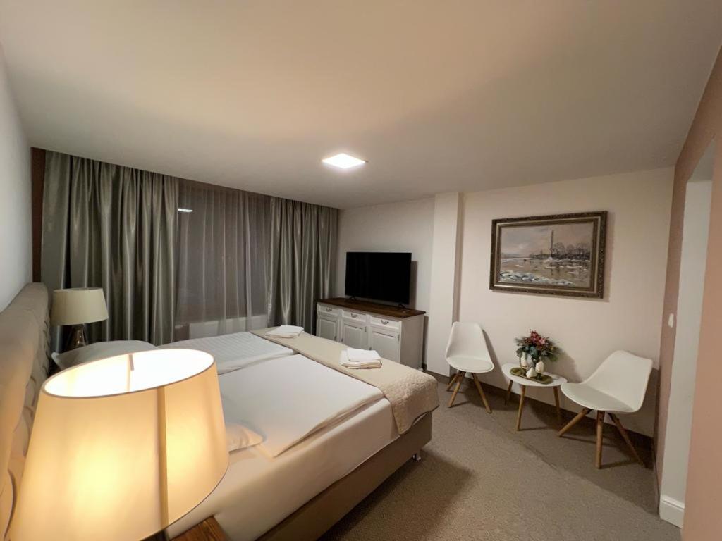 Hotel Galeria Pezinska Baba Pezinok Bagian luar foto