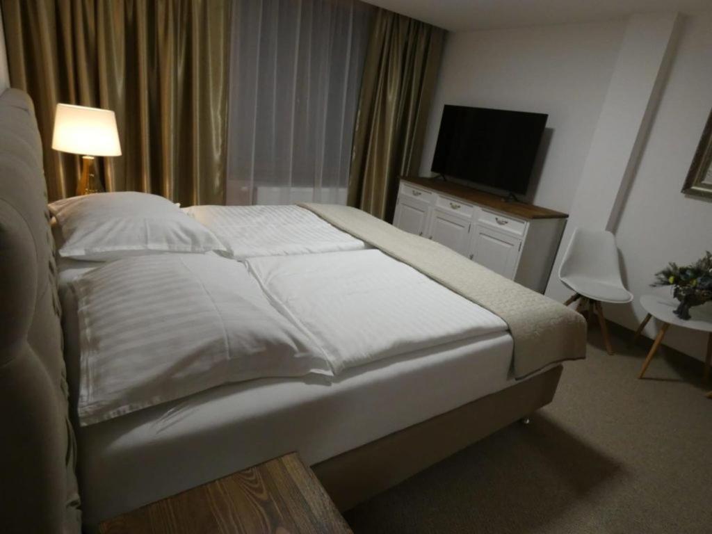 Hotel Galeria Pezinska Baba Pezinok Bagian luar foto